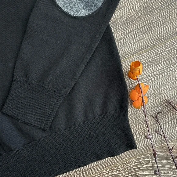 Burberry Check Detail Merino Wool Crew Neck Sweater - Picture 5 of 8